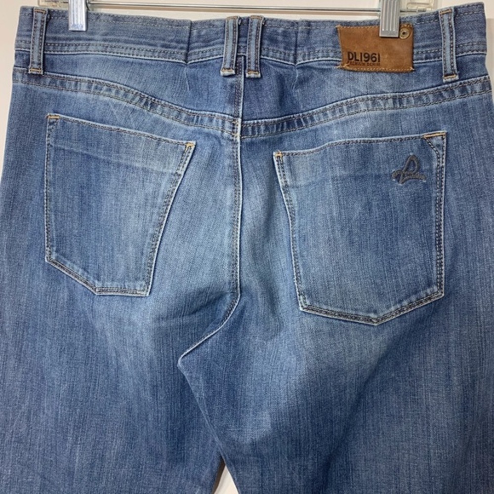 EUC‎ DL1961 Vince Straight Charger Jeans Size 33